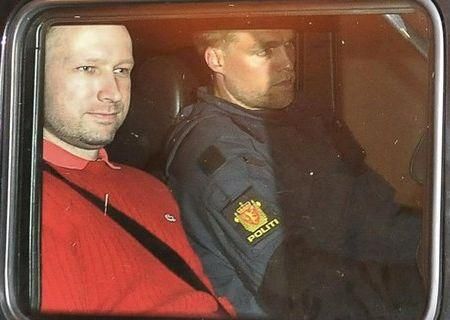 Брейвику разрешили читать газеты и смотреть телевизор Брейвику разрешили читать газеты и смотреть телевизор