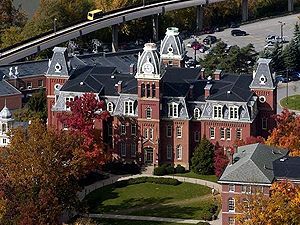 Стрельба возле университета Вирджинии: Злоумышленнику удалось скрыться Стрельба возле университета Вирджинии: Злоумышленнику удалось скрыться