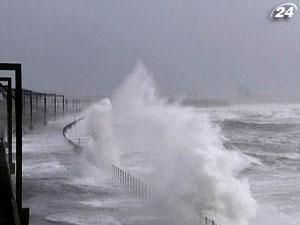 Самый мощный за 15 лет шторм прокатился по Великобритании Самый мощный за 15 лет шторм прокатился по Великобритании