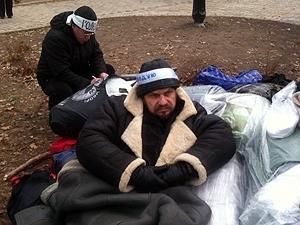 Чорнобильці під Кабміном пакують речі Чорнобильці під Кабміном пакують речі