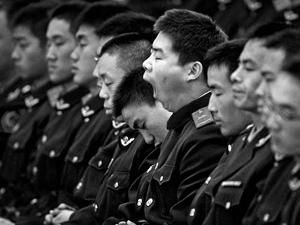 У Китаї звільнили високопосадовців за сон на конференції У Китаї звільнили високопосадовців за сон на конференції