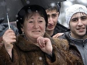 Джиоева призывает своих сторонников не расходиться Джиоева призывает своих сторонников не расходиться