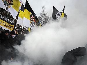 Міліція затримала двох людей за фаєри на мітингу в Москві Міліція затримала двох людей за фаєри на мітингу в Москві