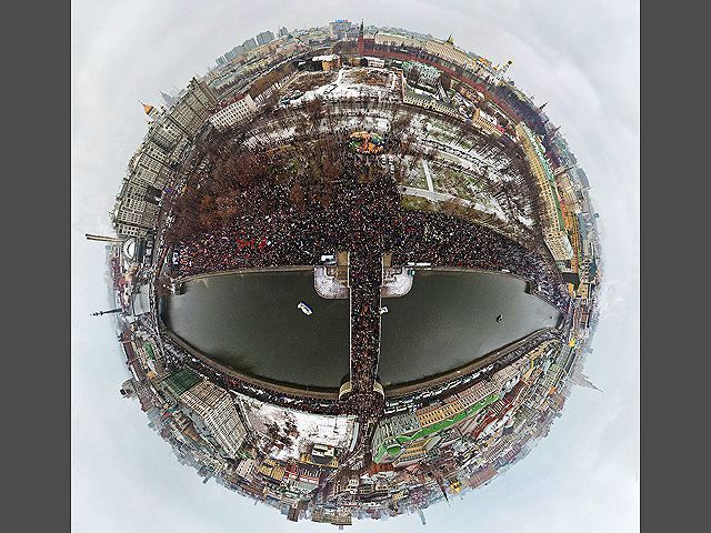 Десятки тисяч людей вимагали чесних виборів у Росії Десятки тисяч людей вимагали чесних виборів у Росії