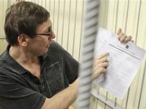 Януковича і Пшонку просять розглянути питання відставки Кузьміна Януковича і Пшонку просять розглянути питання відставки Кузьміна