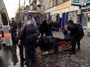 Потерпілі під час пограбування банку у Донецьку у важкому стані Потерпілі під час пограбування банку у Донецьку у важкому стані