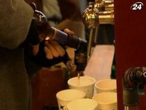 В Германии Санта угощает людей отравленным алкоголем В Германии Санта угощает людей отравленным алкоголем