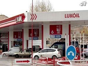 З Нового року бензин подорожчає на півтори гривні З Нового року бензин подорожчає на півтори гривні