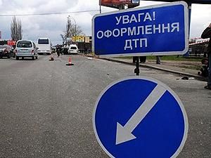 Київ: Водій "КамАЗу" з похмілля протаранив маршрутку