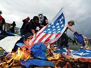 Ірак святкує: Через виведення військ США ісламісти палять американські прапори