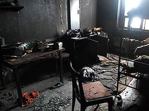 Пожарные спасли 11 человек из общежития в Луганске Пожарные спасли 11 человек из общежития в Луганске