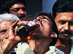 Индия: Возросло количество жертв от отравления некачественным алкоголем Индия: Возросло количество жертв от отравления некачественным алкоголем