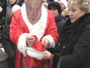 Запоріжжя: підприємці мітингували з Дідом Морозом проти репресій бізнесу Запоріжжя: підприємці мітингували з Дідом Морозом проти репресій бізнесу