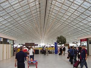 У Франції страйкуватимуть служби безпеки аеропортів У Франції страйкуватимуть служби безпеки аеропортів