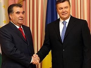 Янукович показал Президенту Таджикистана "Олимпийский"