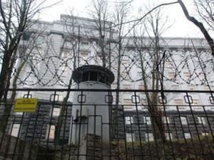 Відтепер на обороні міністрів стоїть колючий дріт Відтепер на обороні міністрів стоїть колючий дріт