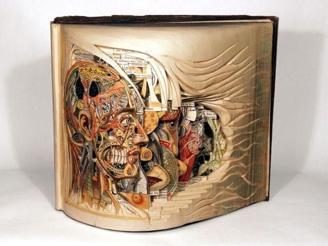 Художник из Чикаго знает, что у книг внутри Художник из Чикаго знает, что у книг внутри