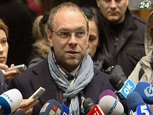 Власенко: Суд не порадившись, переніс слухання Власенко: Суд не порадившись, переніс слухання