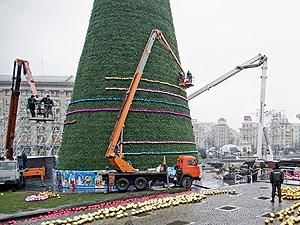 Азарову не нравится главная елка страны Азарову не нравится главная елка страны