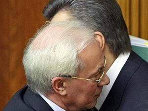Янукович поздравил Азарова с 64-летием