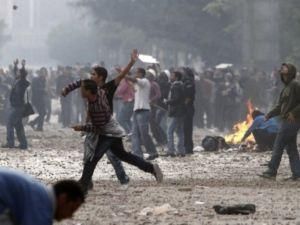 Возле здания парламента в Каире продолжаются беспорядки Возле здания парламента в Каире продолжаются беспорядки