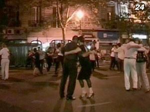 Сотні пар станцювали танго на вулицях Буенос-Айреса