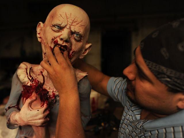 Художник Эд Эдмундс ищет искусство в зомби Художник Эд Эдмундс ищет искусство в зомби