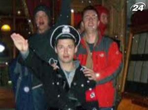 Британського депутата звільнили за відвідини нацистської вечірки Британського депутата звільнили за відвідини нацистської вечірки