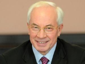 Хмельницкие предприниматели решили подарить Азарову лопату Хмельницкие предприниматели решили подарить Азарову лопату