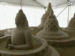 В Индонезии представили песчаные скульптуры со всего мира В Индонезии представили песчаные скульптуры со всего мира