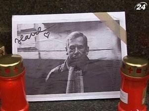 В Празі відбулися поминальні акції за Гавелом В Празі відбулися поминальні акції за Гавелом