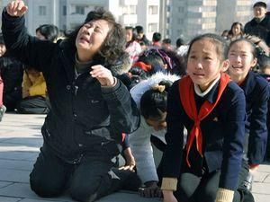 Північна Корея плаче за вождем (ФОТО)