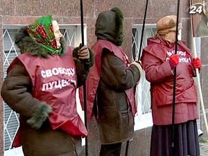 Юрія Луценка судили під привітальні співи Юрія Луценка судили під привітальні співи