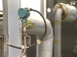 Азаров сподівається отримати "газ під ялинку" Азаров сподівається отримати "газ під ялинку"