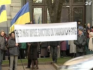 Біля Адміністрації Президента пройшов мітинг з вимогою звільнити Тимошенко