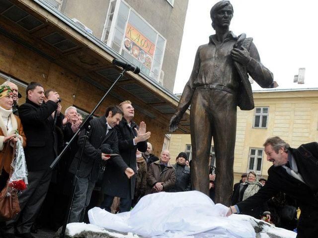 Во Львове открыли памятник Ивасюку Во Львове открыли памятник Ивасюку