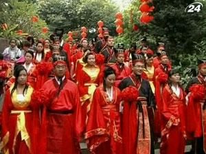 У Китаї одночасно одружилися 69 пар