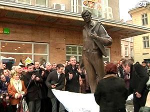 У Львові відкрили пам’ятник Володимиру Івасюкові У Львові відкрили пам’ятник Володимиру Івасюкові