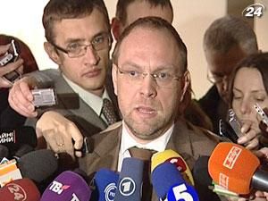 Тимошенко просила доставить ее в суд, а затем отказалась Тимошенко просила доставить ее в суд, а затем отказалась