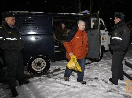 Активісток FEMEN привезли з Білорусі до Києва Активісток FEMEN привезли з Білорусі до Києва