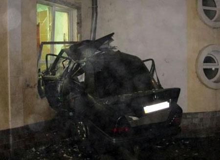 На Одещині міліціонер протаранив вокзал. Троє загиблих На Одещині міліціонер протаранив вокзал. Троє загиблих