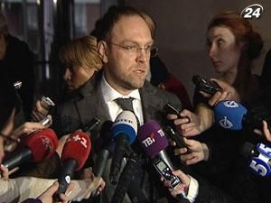 Власенко: Суд считает, что на воле Тимошенко может препятствовать следствию Власенко: Суд считает, что на воле Тимошенко может препятствовать следствию