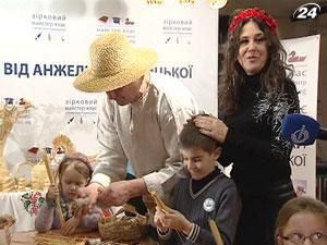 Зіркові дітлахи робили янголів із соломи Зіркові дітлахи робили янголів із соломи