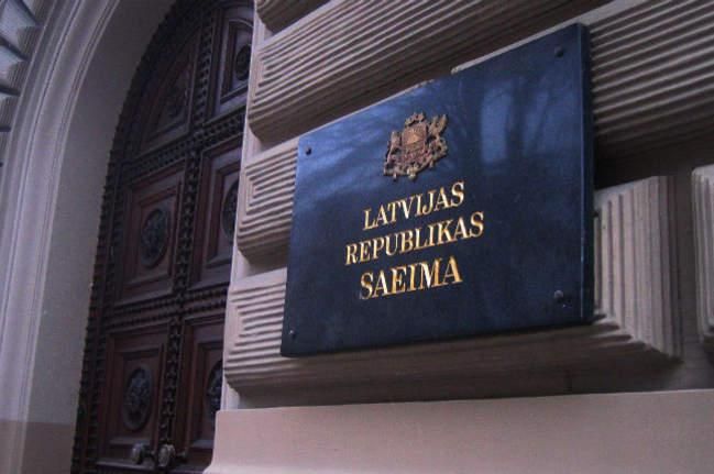 Парламент Латвії відмовився від двомовності. Буде референдум