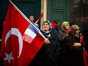 Туреччина призупинила відносини із Францією через закон про геноцид