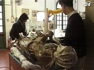 Арт-реставрация начинается с тщательного химического анализа Арт-реставрация начинается с тщательного химического анализа