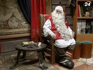 Лапландский Санта Клаус готовится разносить подарки на праздники Лапландский Санта Клаус готовится разносить подарки на праздники