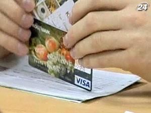 Банковские карты "элит"-класса подешевели, обычные - подорожали Банковские карты "элит"-класса подешевели, обычные - подорожали