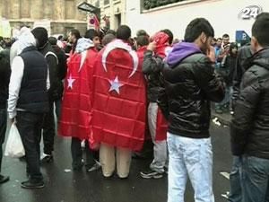 Турки призывают бойкотировать все французские товары Турки призывают бойкотировать все французские товары