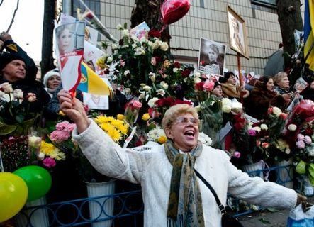 Друзі Тимошенко зустрінуть Новий рік під СІЗО Друзі Тимошенко зустрінуть Новий рік під СІЗО